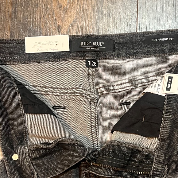 NWT Judy Blue Black Destroyed Mid Rise Roll Cuff Boyfriend Jeans JB8867 - Picture 4 of 4